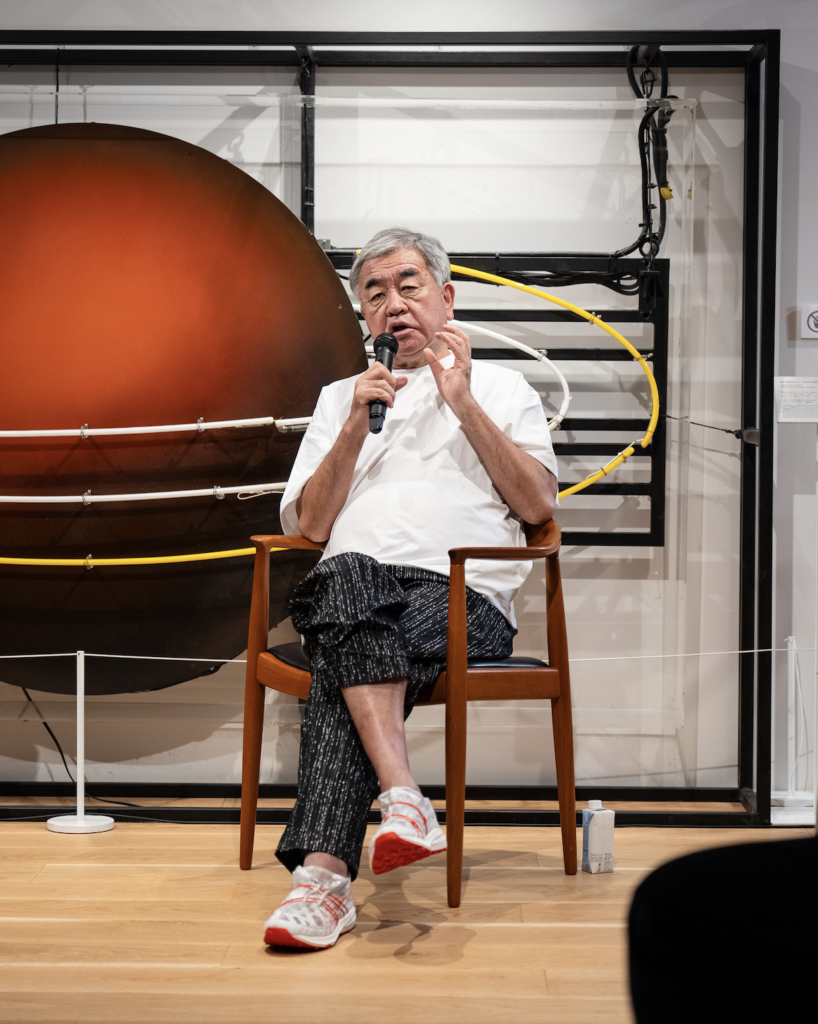 このシューズは建築で僕がやりたいことの未来を示している” 隈研吾が 