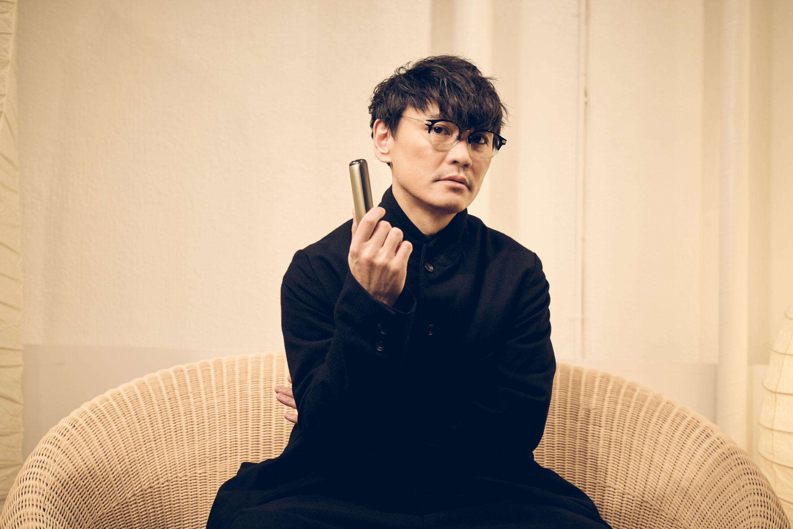 混ざり合わないものが混ざり合ったときに生まれる違和感」。山口一郎が